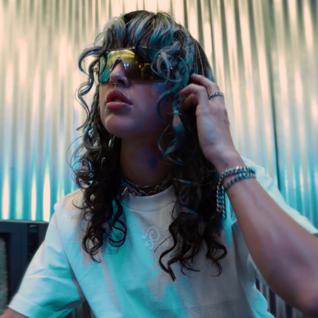 THE PRETTY COMFY T-SHIRT - WHITE