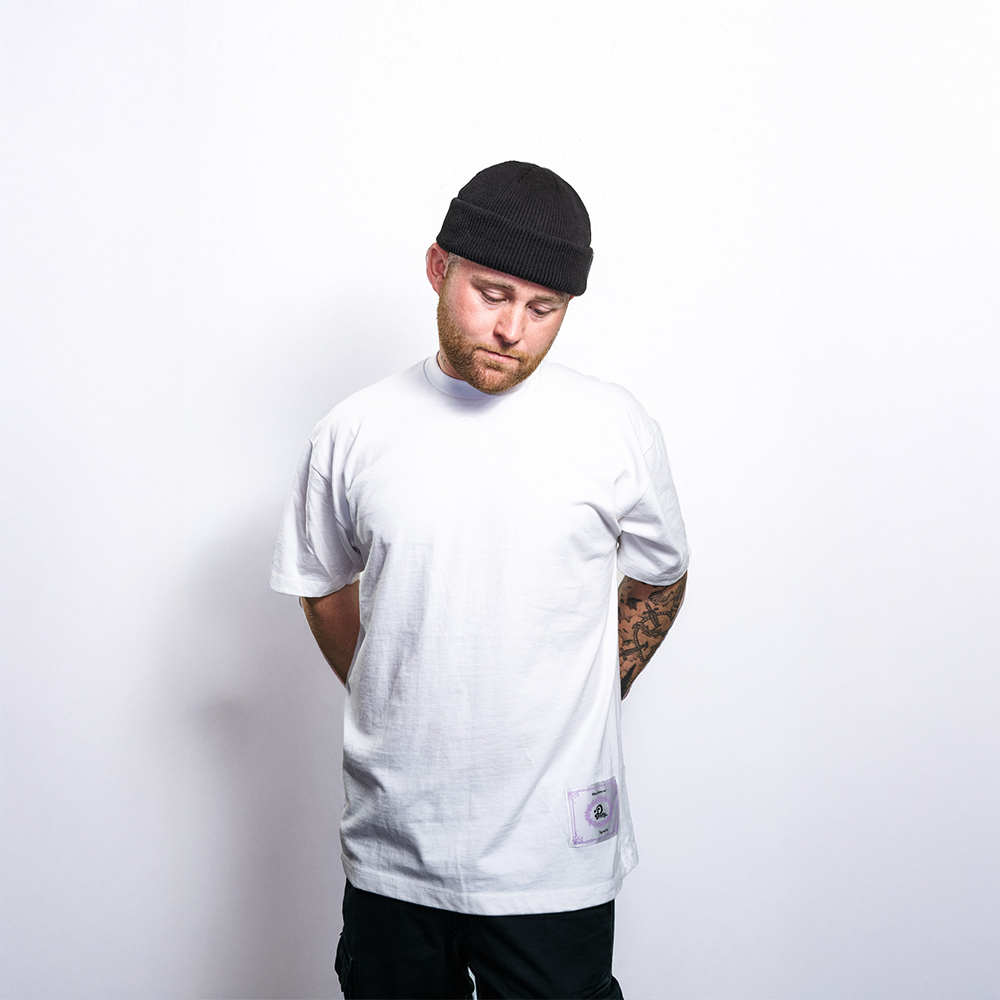 THE PRETTY COMFY T-SHIRT - WHITE